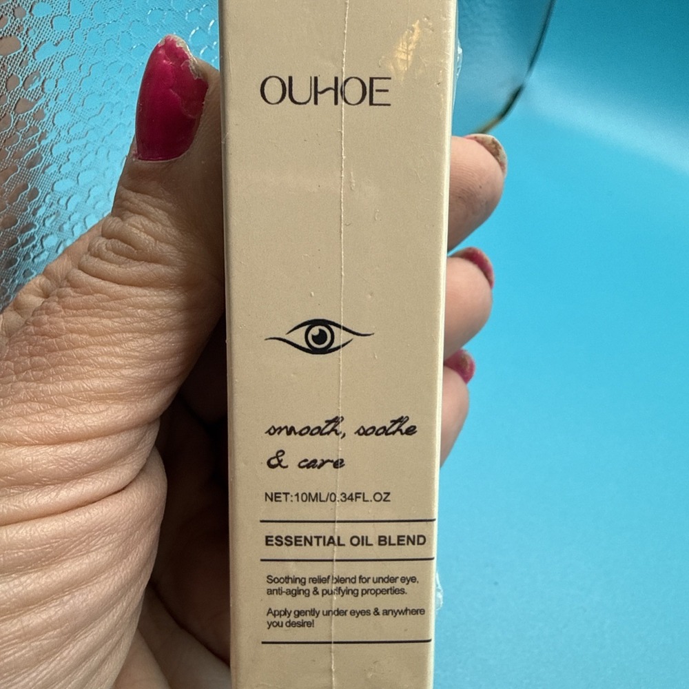 Ouhoe smooth soothe & care roll eye essential Oil Blend